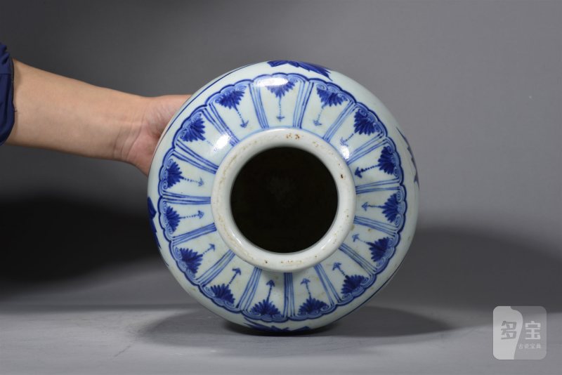 清康熙 青花仿宣德缠枝花卉纹太白罐 - 图6